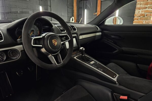 Porsche 718 Cayman Gt4
