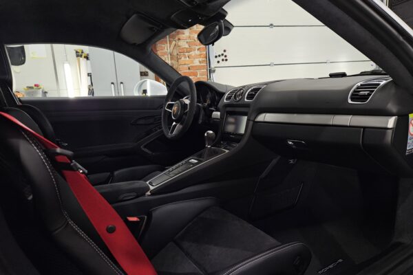 Porsche 718 Cayman Gt4